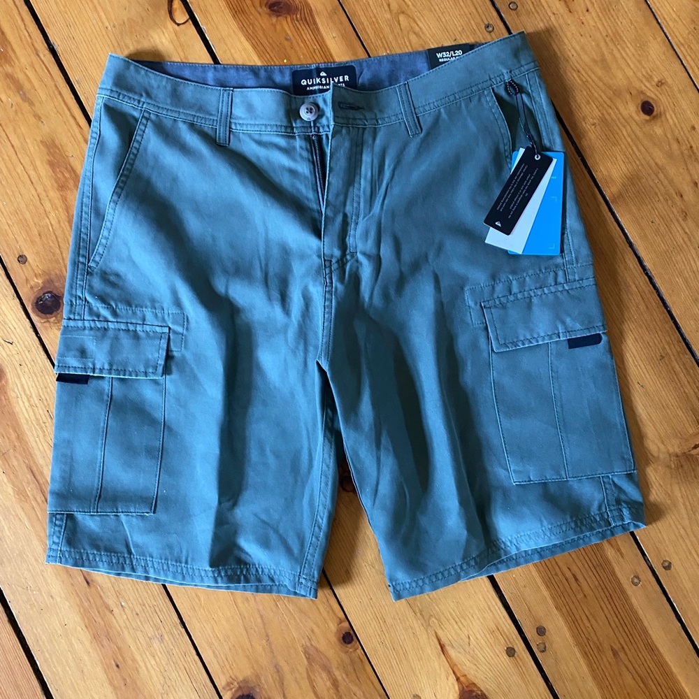 Quiksilver Mens NWT amphibian shorts size 32/20 gray